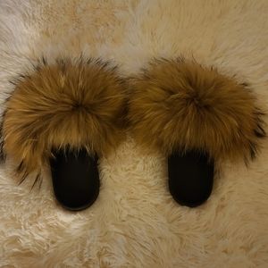 NWOT. FURRY SLIPPERS